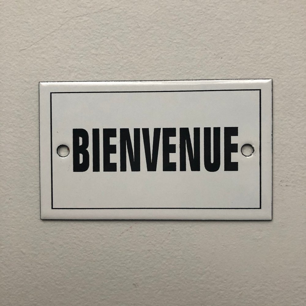 Welcome = Bienvenue French Enamel Plaque